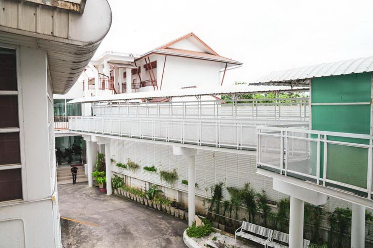 V Verve Service Apartment Hotel Chachoengsao Exterior photo