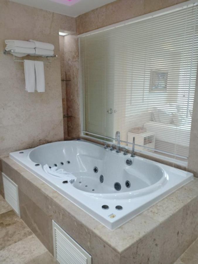 V Verve Service Apartment Hotel Chachoengsao Exterior photo