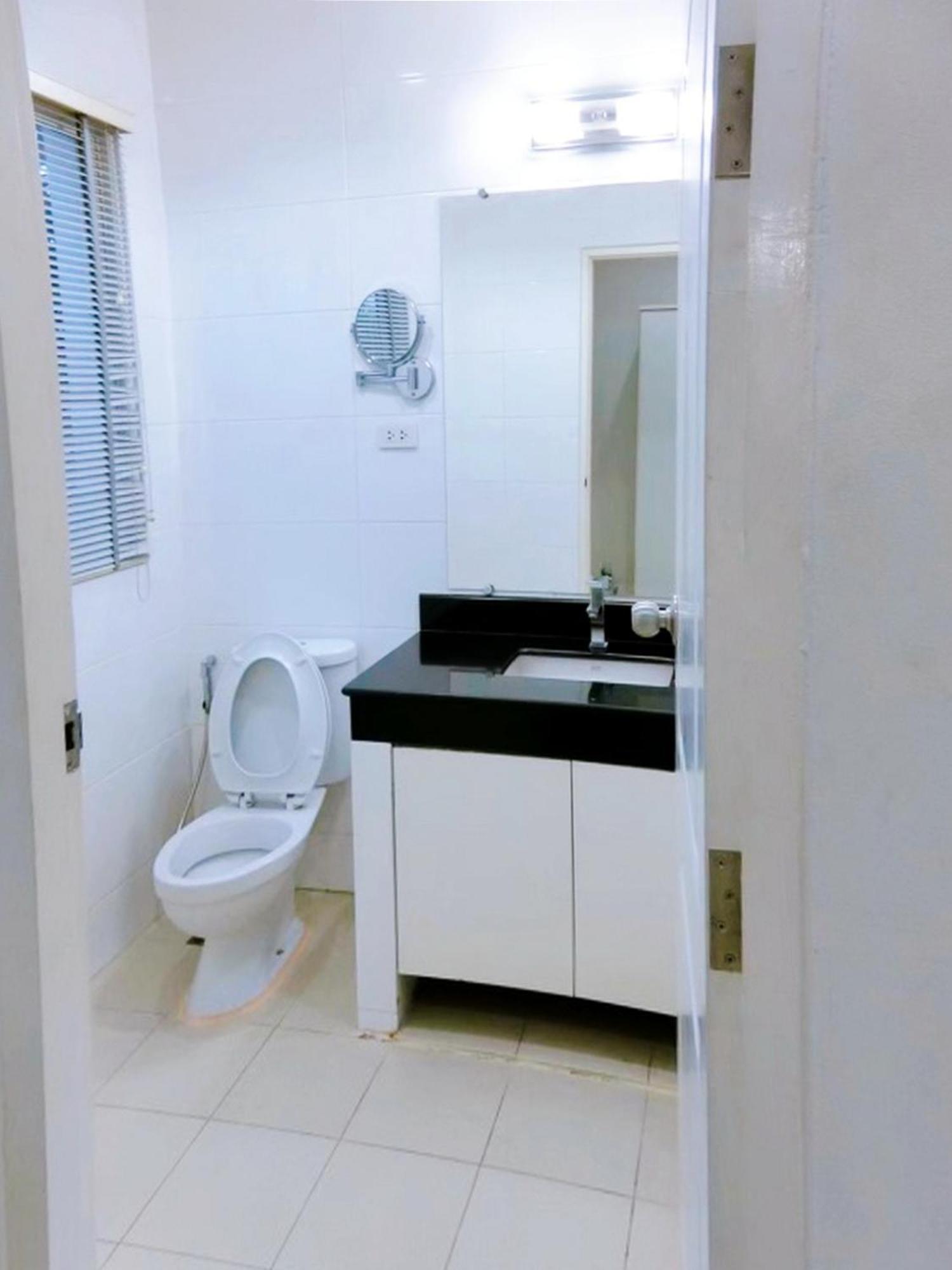 V Verve Service Apartment Hotel Chachoengsao Room photo