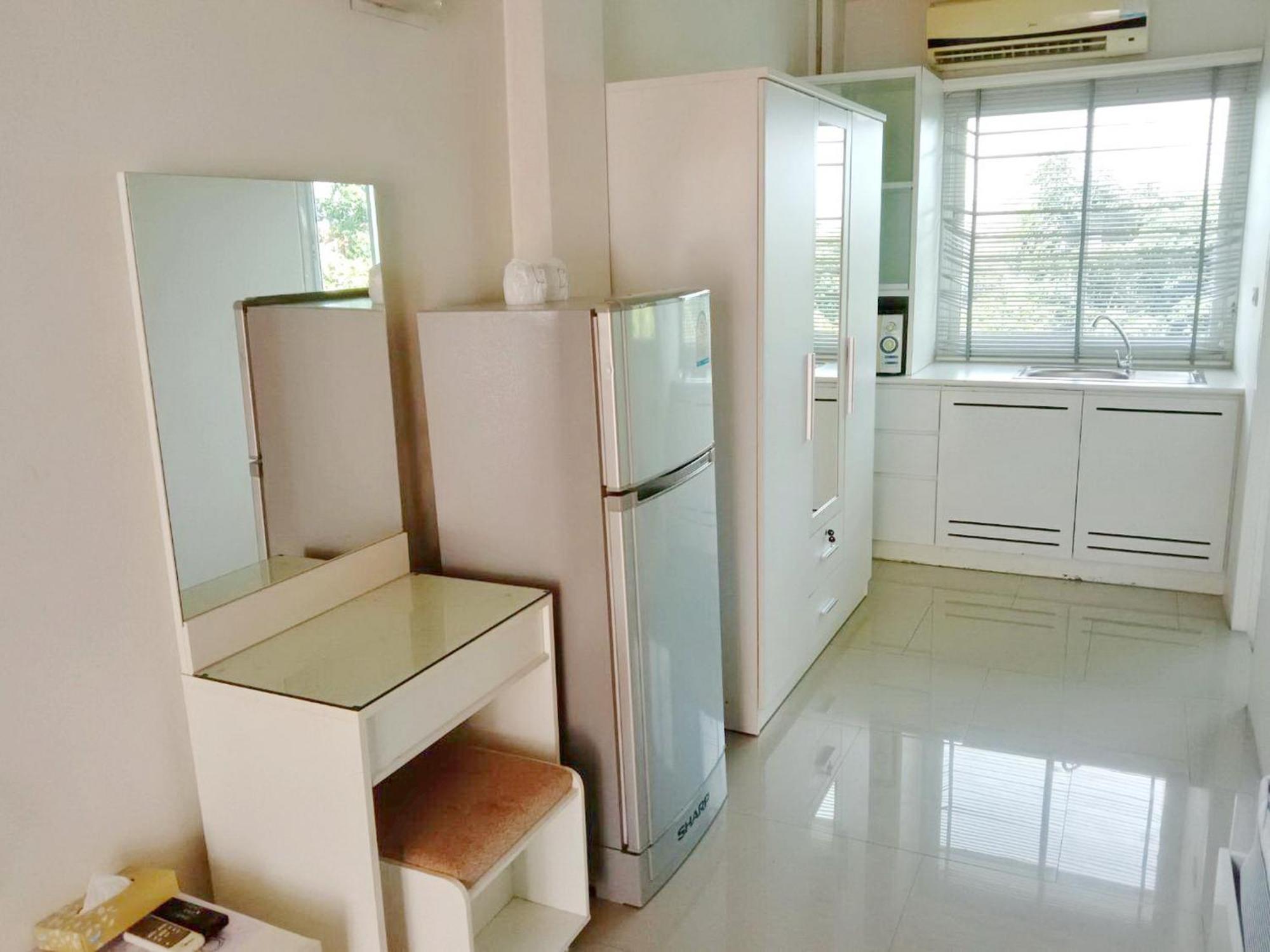 V Verve Service Apartment Hotel Chachoengsao Room photo