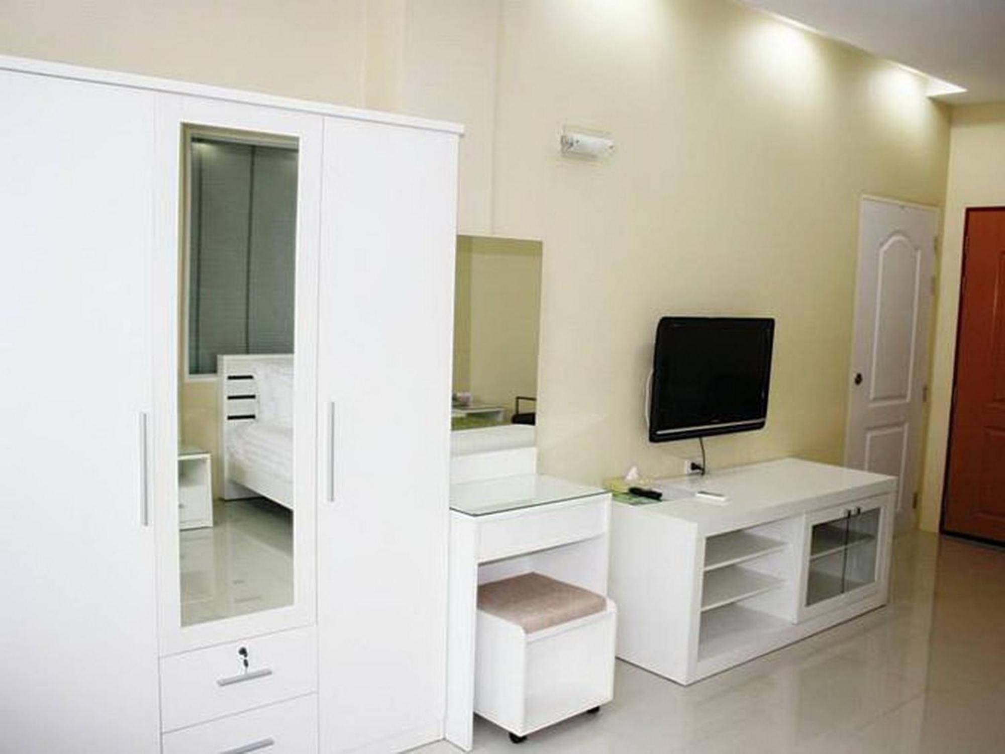 V Verve Service Apartment Hotel Chachoengsao Room photo