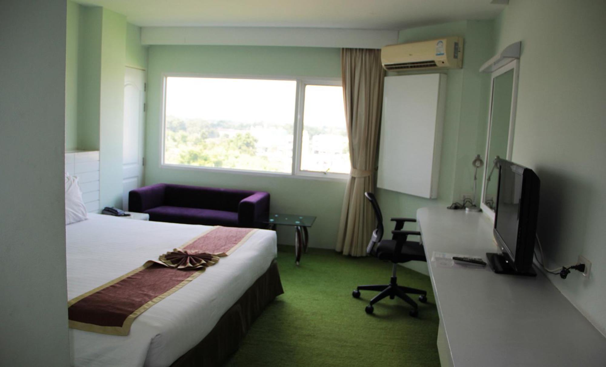 V Verve Service Apartment Hotel Chachoengsao Room photo